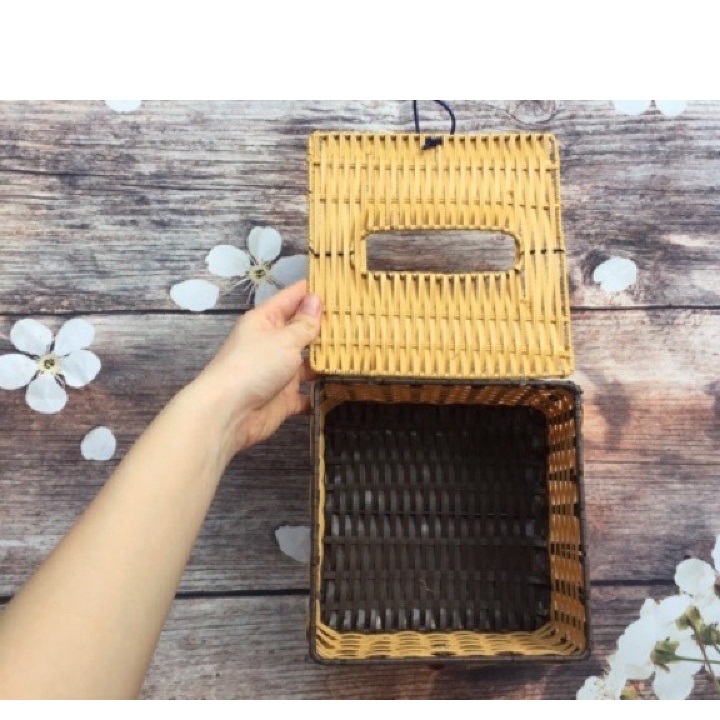 Hộp Đựng Khăn Giấy Bằng Nhựa Giả Mây Vuông Có Nắp