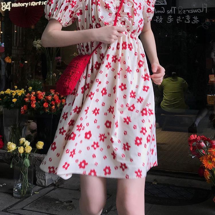 Váy hoa đỏ siêu xinh