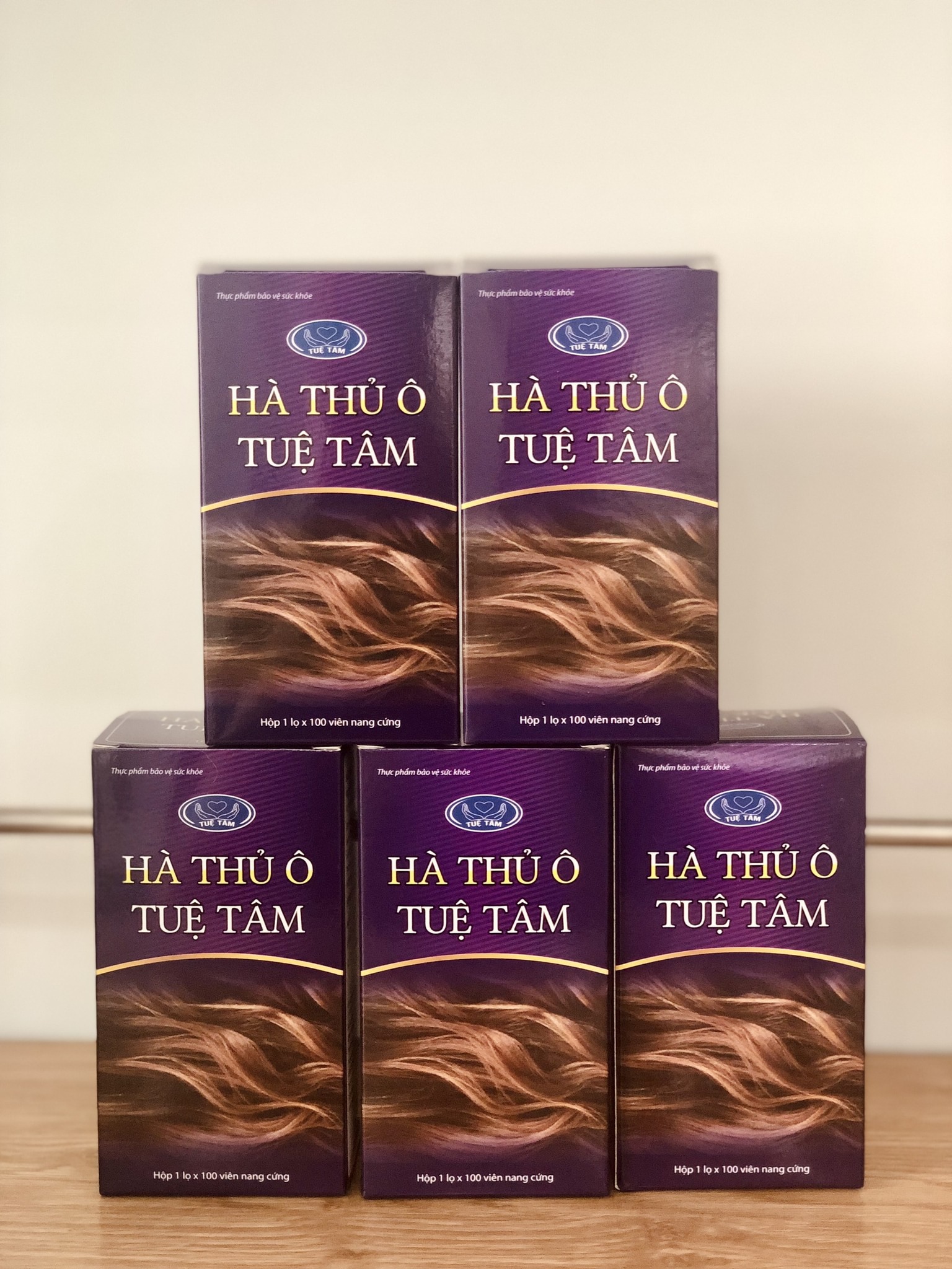 Hà Thủ Ô Tuệ Tâm hộp 100 viên nang - Thực phẩm bảo vệ sức khỏe cao cấp từ nhà máy dược phẩm đạt chuẩn GMP