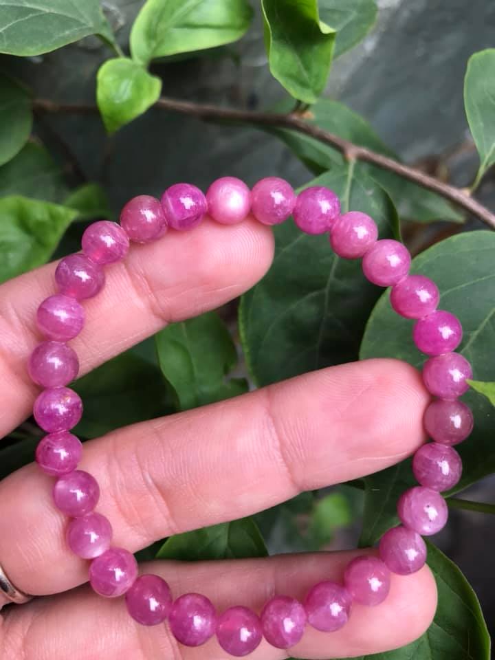 VÒNG TAY ĐÁ RUBBY HỒNG TƯƠI Size 6MM XINH ĐẸP HỢP NỮ MỆNH HOẢ THỔ 100% ĐÁ TỰ NHIÊN NỮ ĐEO SANG LẮM Ạ