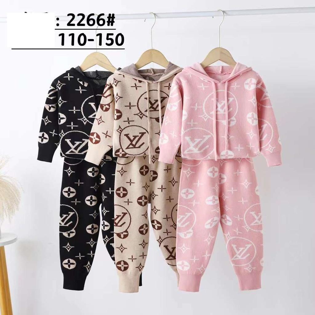 Bộ len bé gái cao cấp 2-7 tuổi họa tiết chữ DIO và LV. Đồ bộ dài tay cho bé vải len dày dặn mềm mịn thời trang
