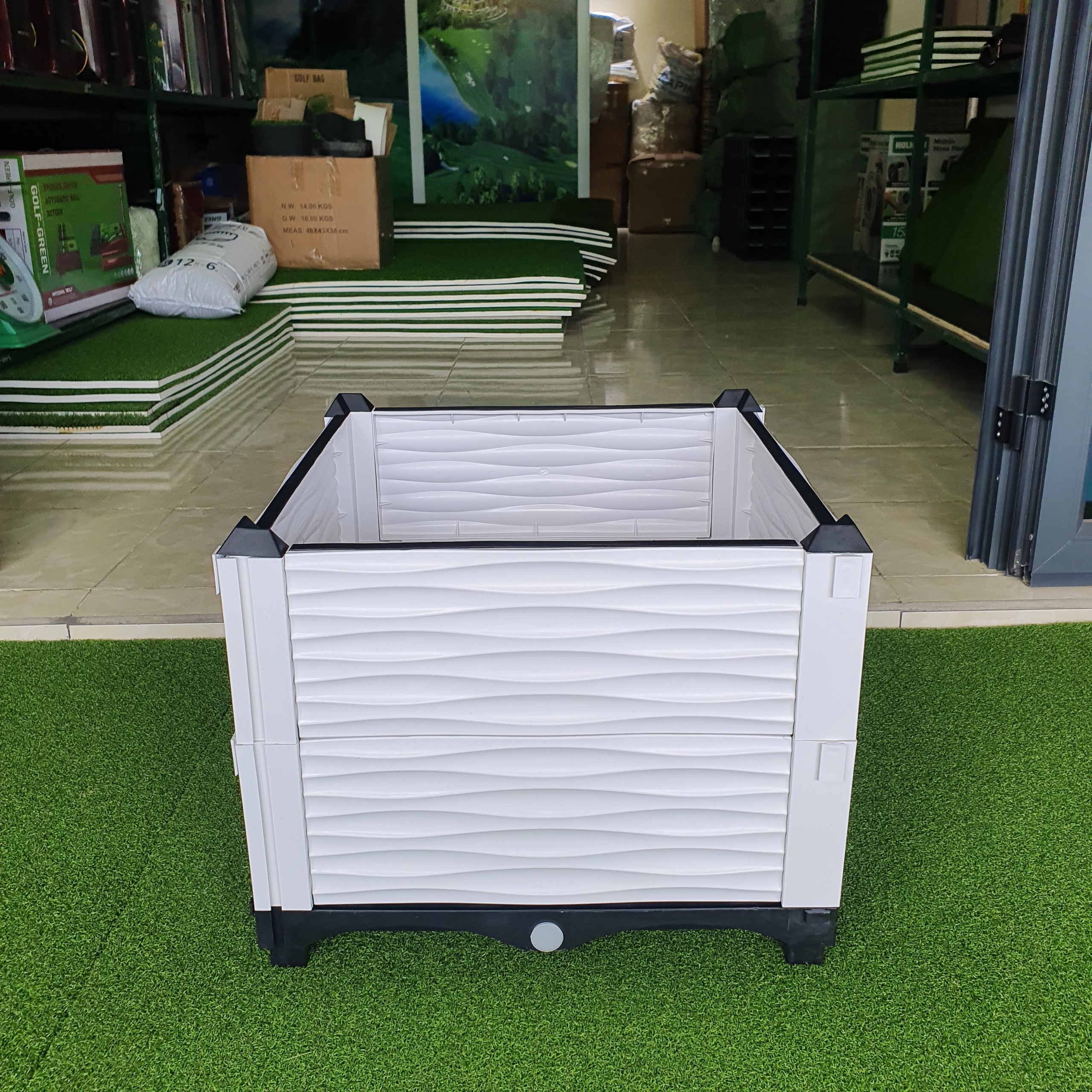 CHẬU GHÉP THÔNG MINH Cm: Bền từ 8-10 năm, phù hợp mọi cây trồng và không gian, Module tùy biến kích thước, an toàn, trọng lượng nhẹ, kết cấu chắc chắn, có khay trữ và thoát nước.