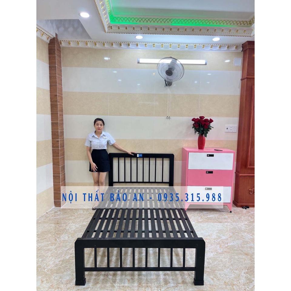 Giường sắt ngủ hộp vuông 4x8 nhiều màu - kích thước 1mx2m