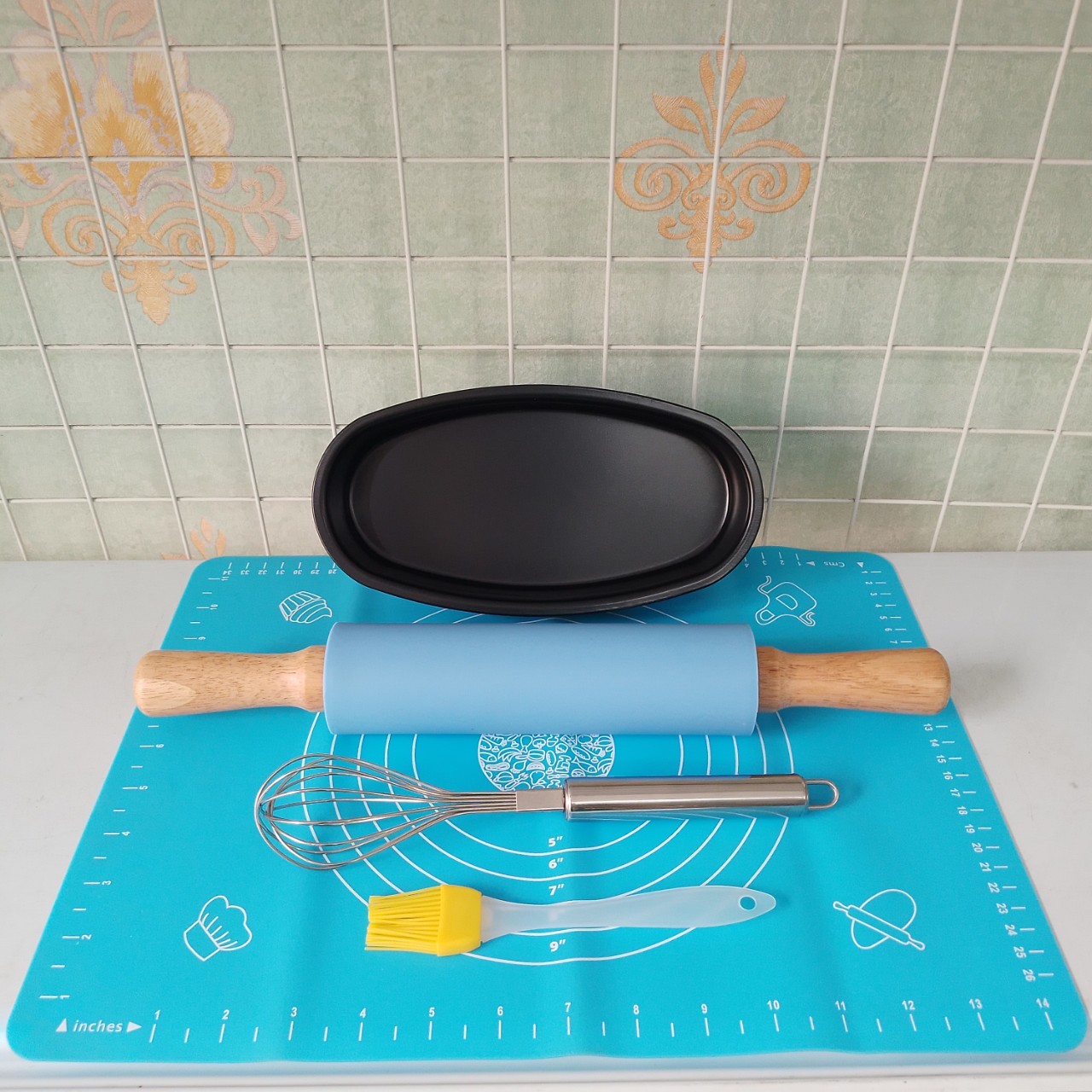 Combo 5 dụng cụ làm bánh: thảm cán bột silicon 30x40cm, chày silicon 38cm, phơi trứng, khuôn bánh oval - Tặng chổi phết dầu
