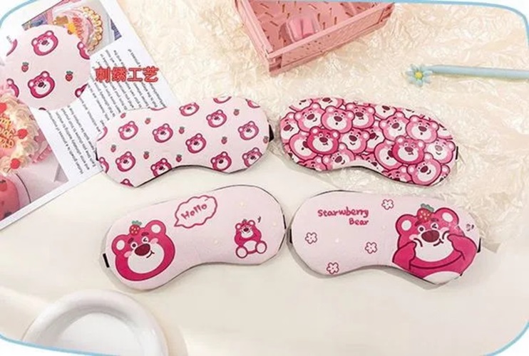 Bịt mắt ngủ họa tiết Gấu Dâu dễ thương cute kèm Gel Massage - HENRYSA
