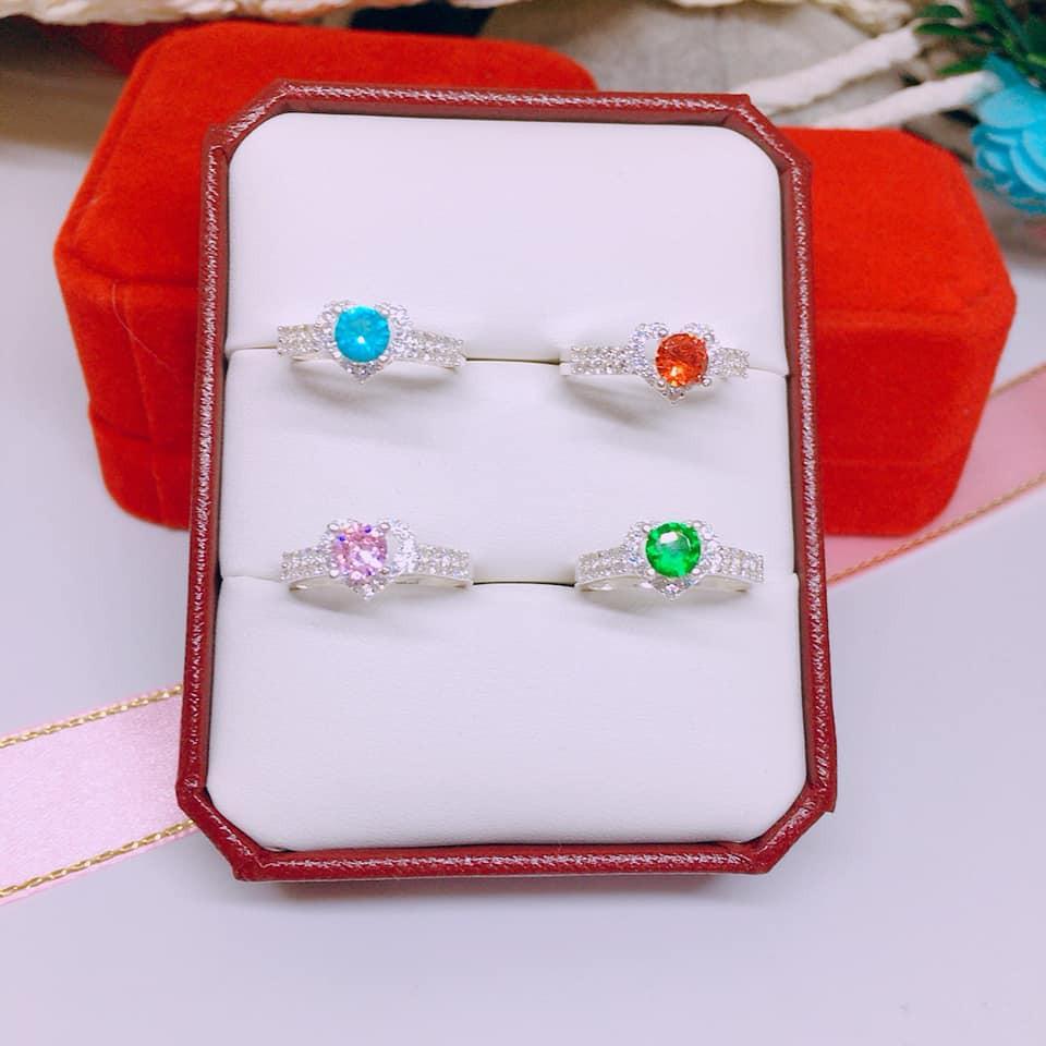 NHẪN NỮ MẶT TIM NHỎ GẮN ĐÁ MÀU