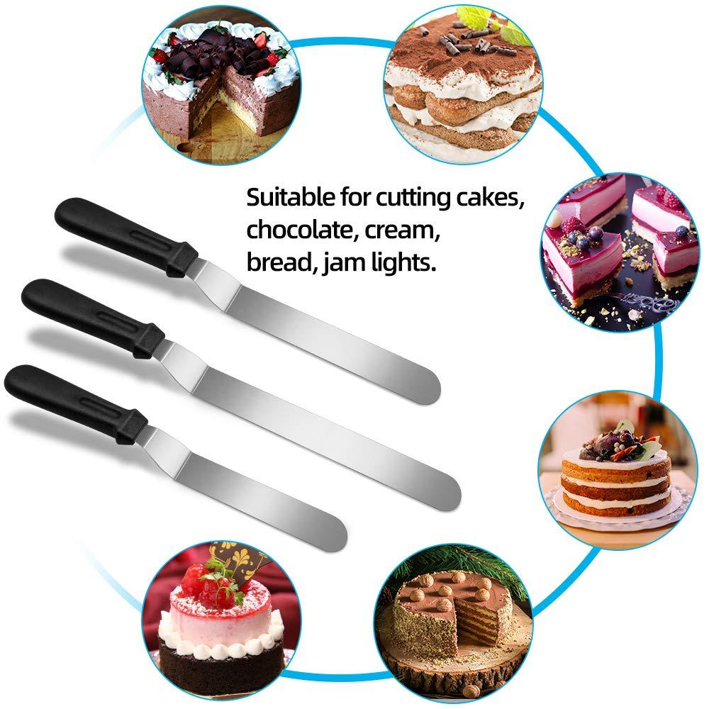 Spatulas Cubits với bánh ngọt bằng thép không gỉ, thìa bánh ngọt góc, thìa thìa nghiêng với chiếc bánh trang trí với nhau, bộ 3
