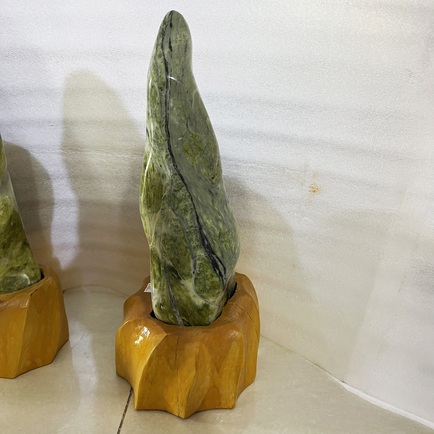 Cây đá để bàn cục ngọc tự nhiên màu vàng nặng 6 kg cao 27 cm cho người mệnh Kim và Thổ