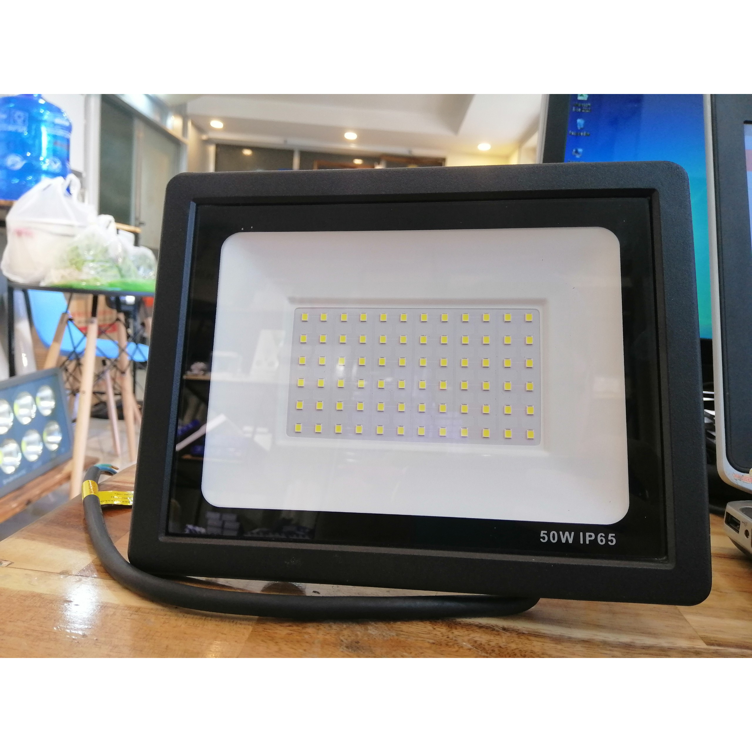 ĐÈN LED PHA CAO CẤP SỬ DỤNG CHIP LED SMD SIÊU TIẾT KIỆM ĐIỆN