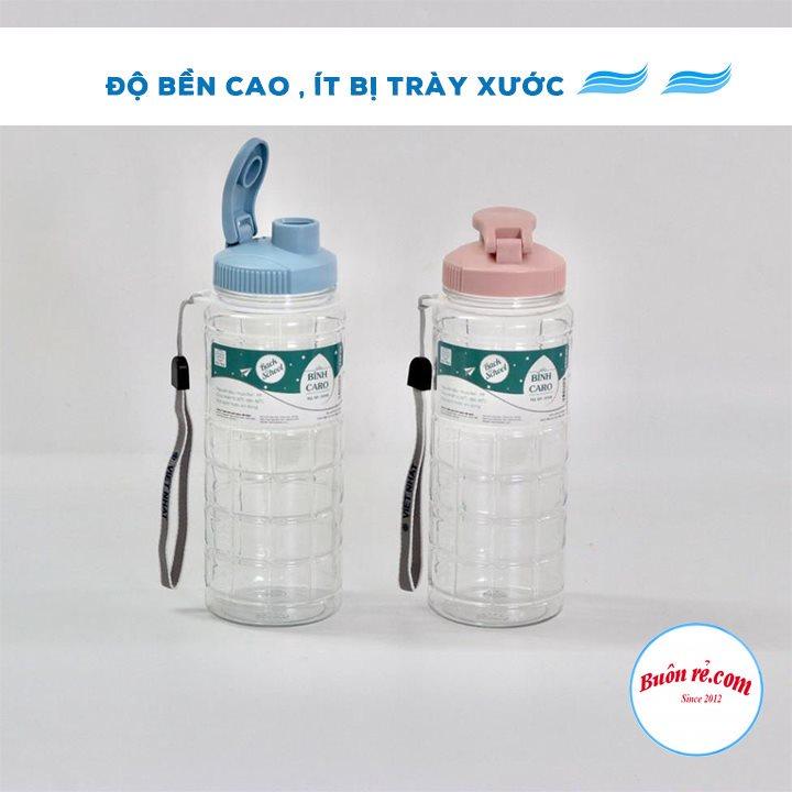 Bình nước học sinh kẻ caro 750ml Việt Nhật (0098), Bình đựng nước thể thao có quai dù treo -Buôn rẻ 01470