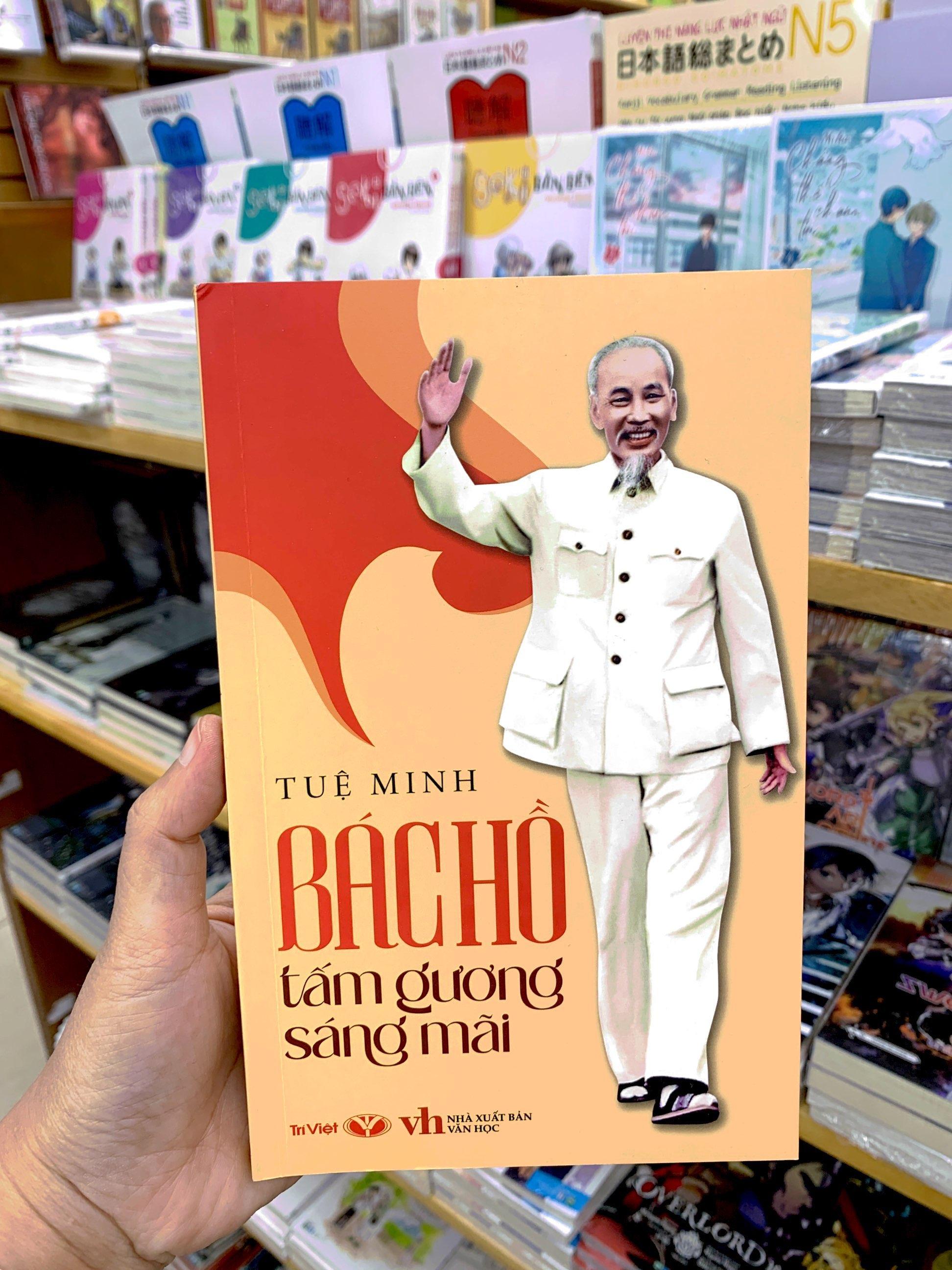 Bác Hồ Tấm Gương Sáng Mãi