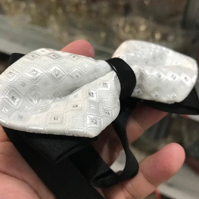 Nơ chú rể gấm trắng kim tuyến