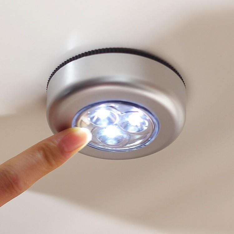 Đèn 4 led dán tường, tủ quần áo, cốp xe máy, ô tô