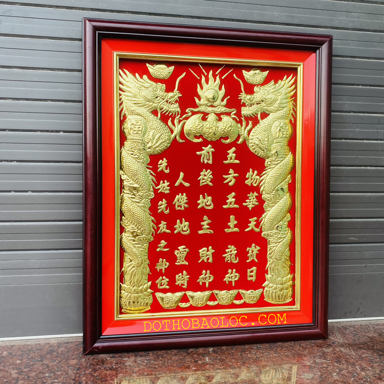 Bài vị Thần Tài Thổ Địa dát vàng 42cmx60cm – Nền đỏ – Vàng 24 K