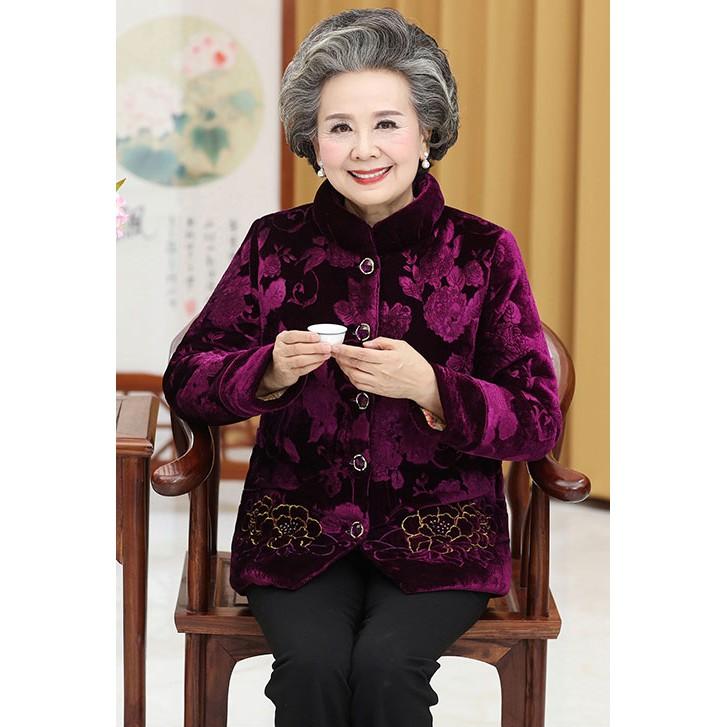 Áo nhung ấm ấp cho người già