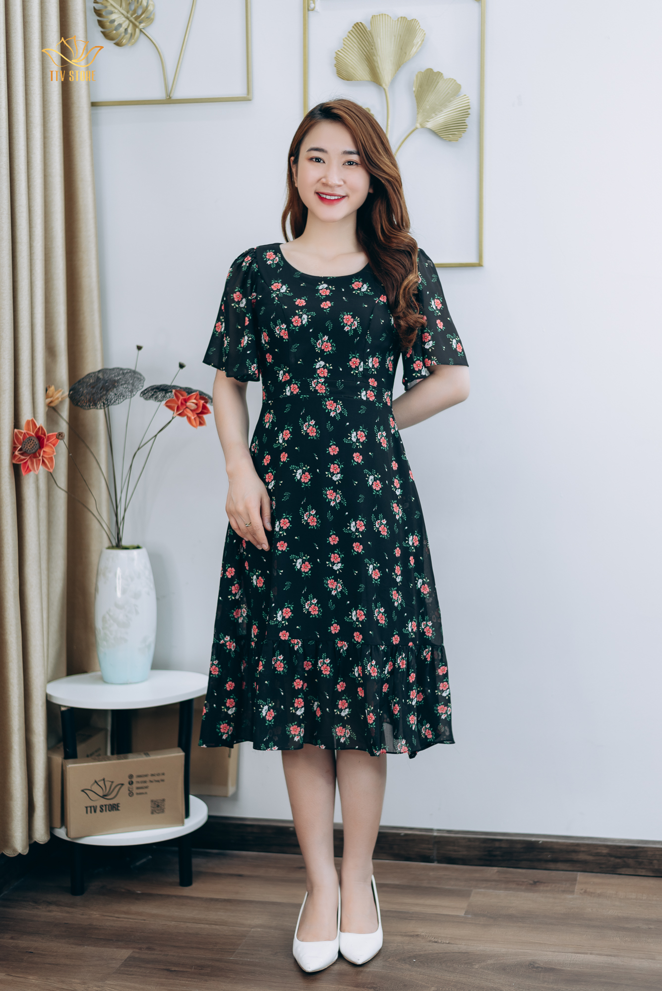 Đầm form A thiết kế trung niên cao cấp sang trọng Cổ tròn tay loe màu Đen hoa hồng TTV STORE  TTV1302