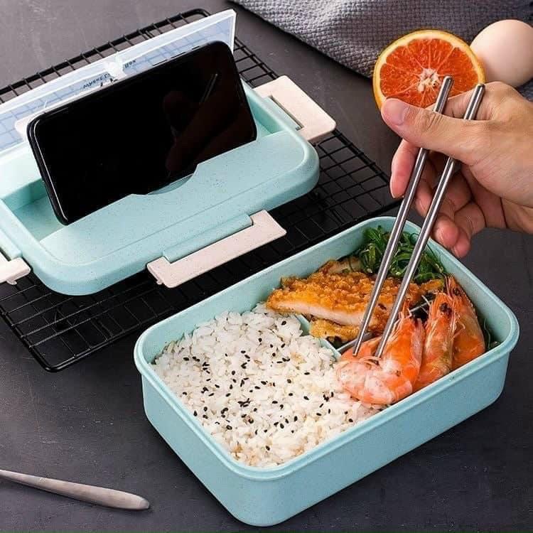 HỘP CƠM 2 TẦNG 3 NGĂN LÚA MẠCH KÈM MUỖNG ĐŨA CÓ GIÁ ĐỠ ĐIỆN THOẠI SỬ DỤNG ĐƯỢC TRONG LÒ VI SÓNG