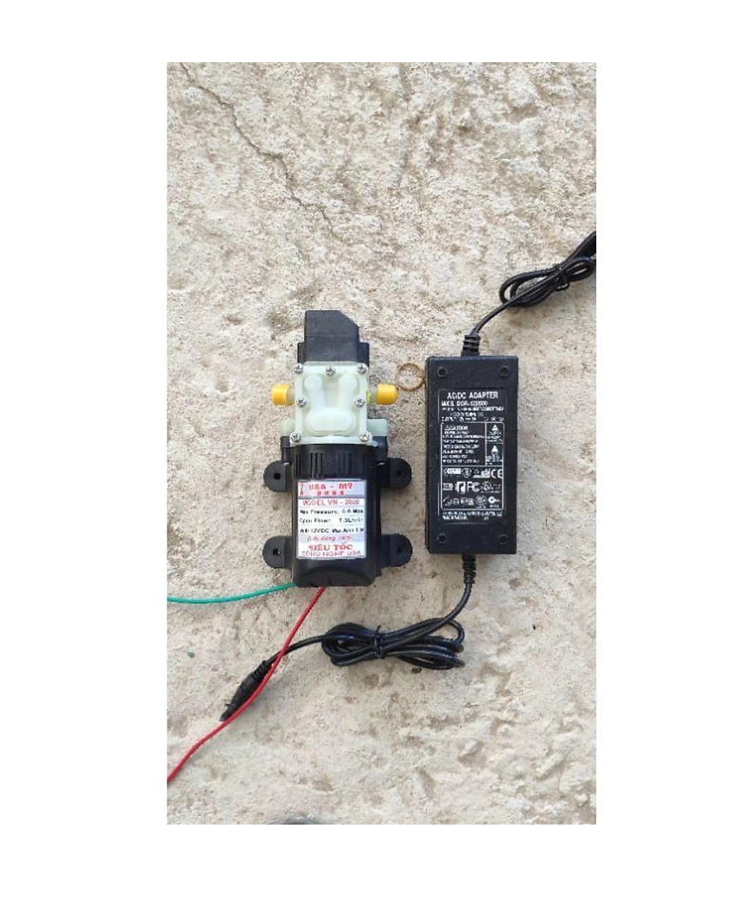 Máy bơm tăng áp mini USA mỹ 7.3 L/p  kèm nguồn chuyển đổi 220v dùng tưới lan, phun thuốc