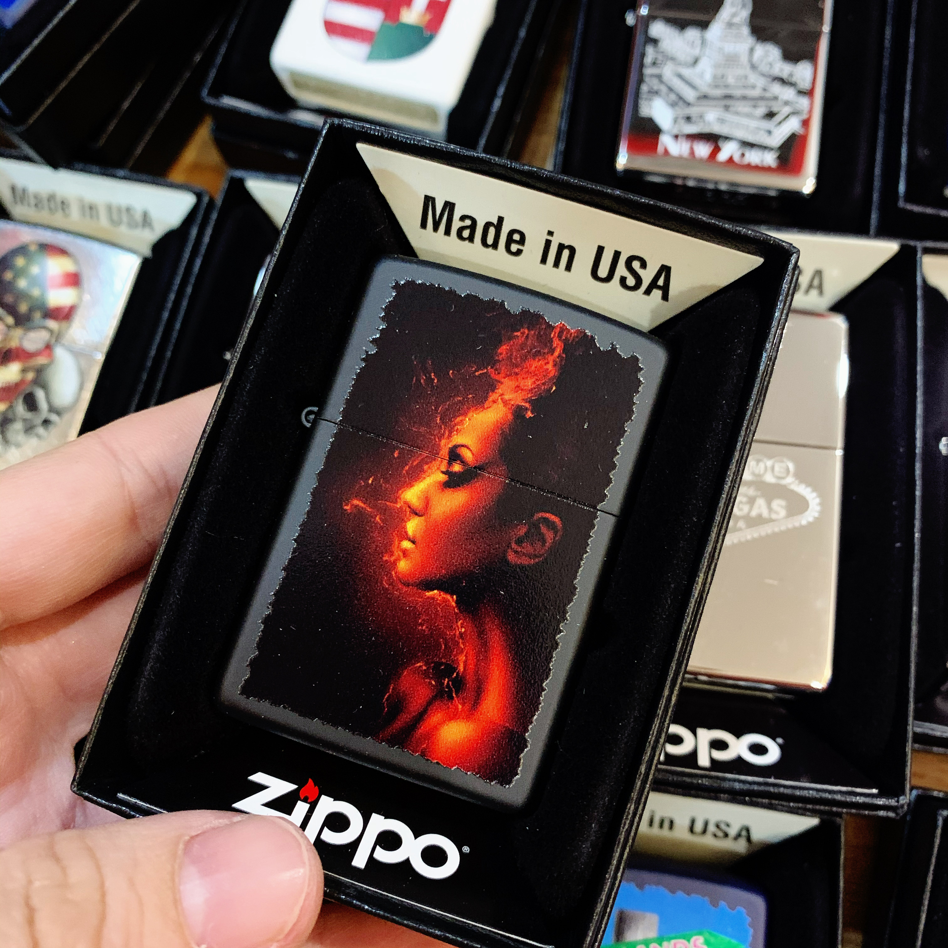 Bật Lửa Zippo 218 Burning Woman