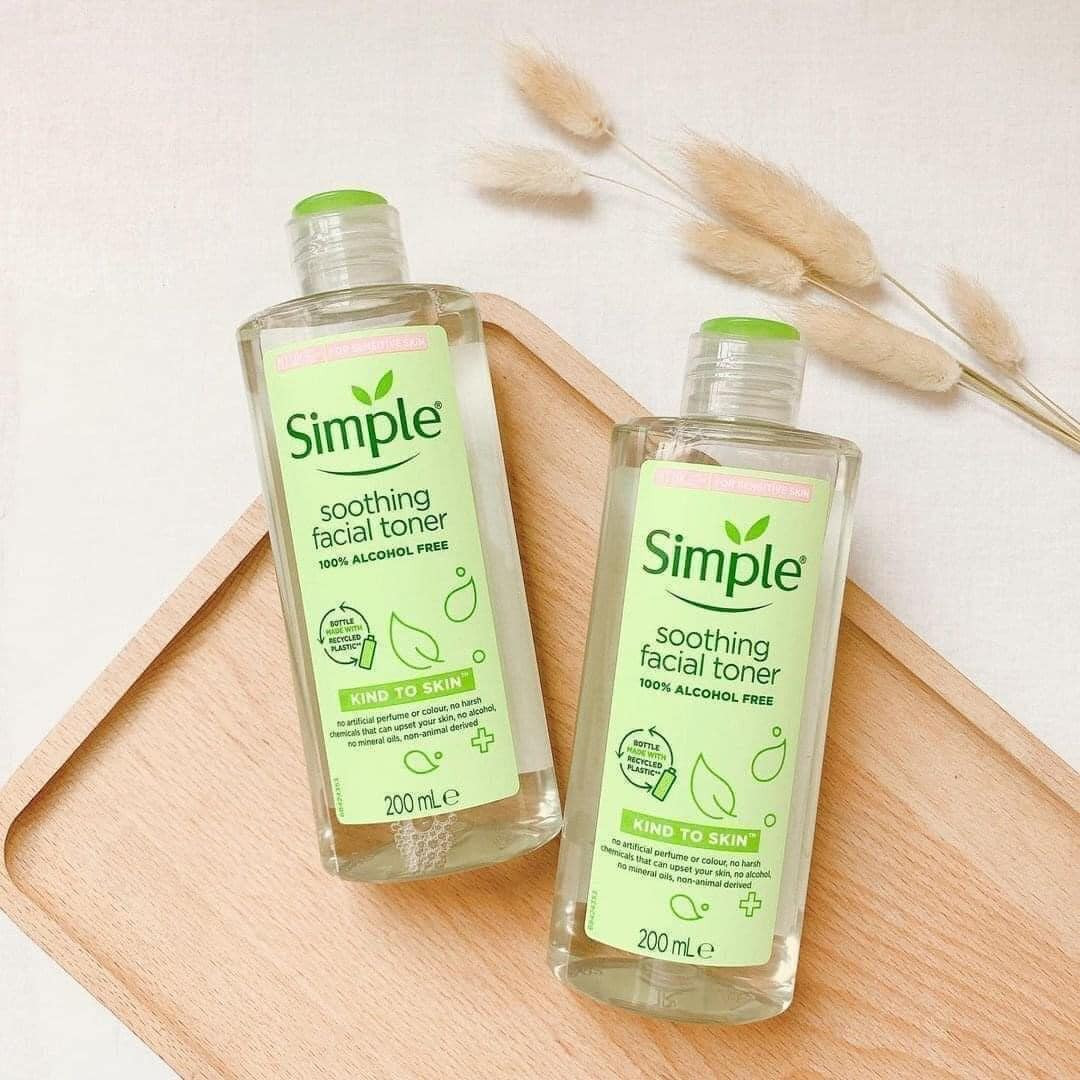 Nước Hoa Hồng Simple Dành Cho Da Nhạy Cảm - Simple Kind to Skin Soothing Facial Toner 200ml