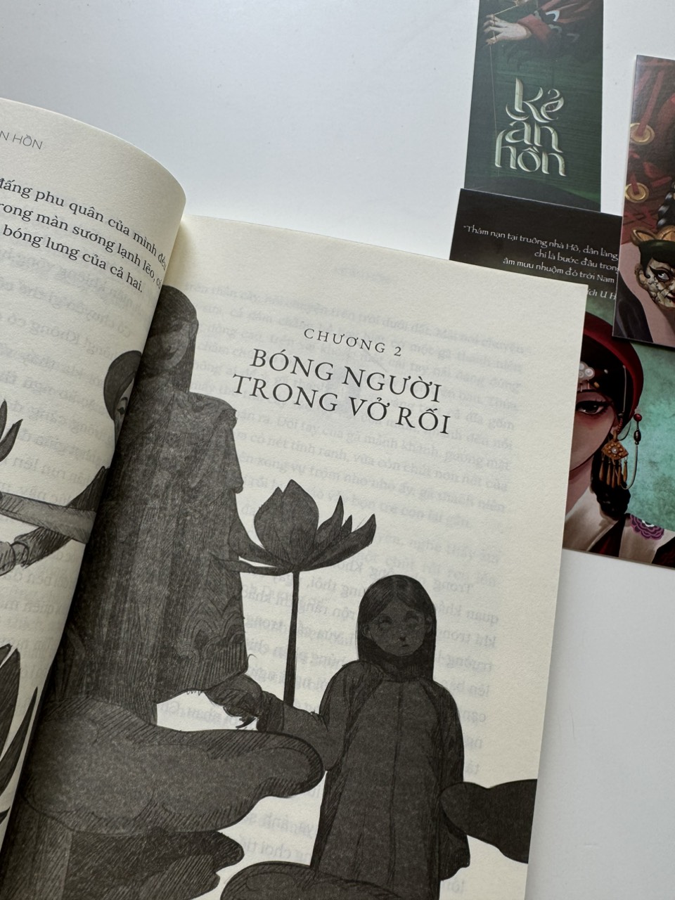 (Đính kèm postcard - Tác giả của cuốn Tết ở làng Địa Ngục) KẺ ĂN HỒN – Thảo Trang - Saola Books - NXB Phụ nữ