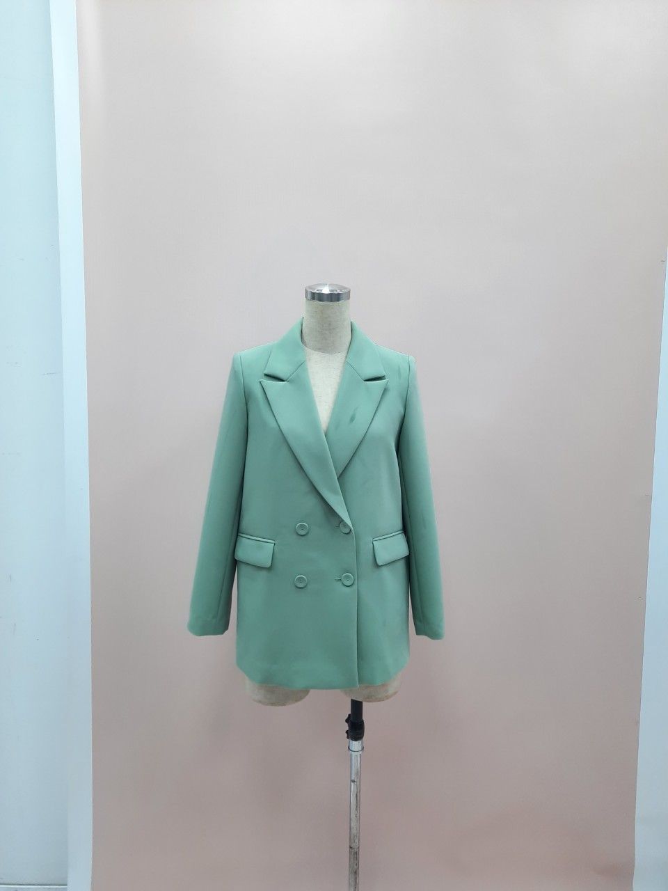 Áo Blazer Nữ CCHAT Hai Hàng Khuy Xẻ Sau Vải Tuytsi Đanh Cao Cấp 22EHS2006ST