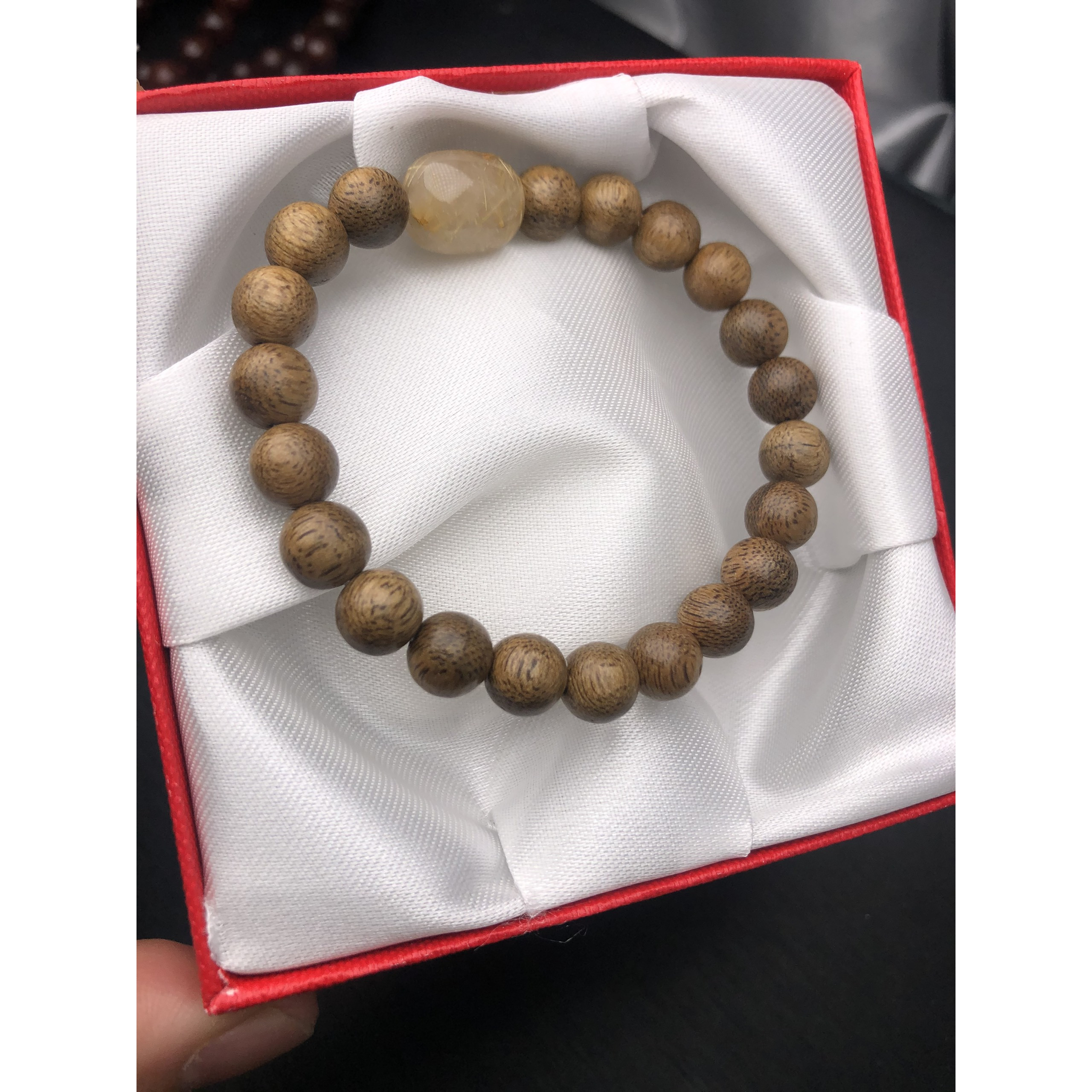 Vòng tay trầm tốc 8 mm mix lu thống tóc vàng
