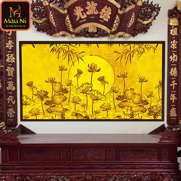 Tranh trúc chỉ in MÂU NI Sen trăng, kt 127cm x 81cm, (thích hợp cho bàn thờ rộng 127 cm, 153cm, 175cm)