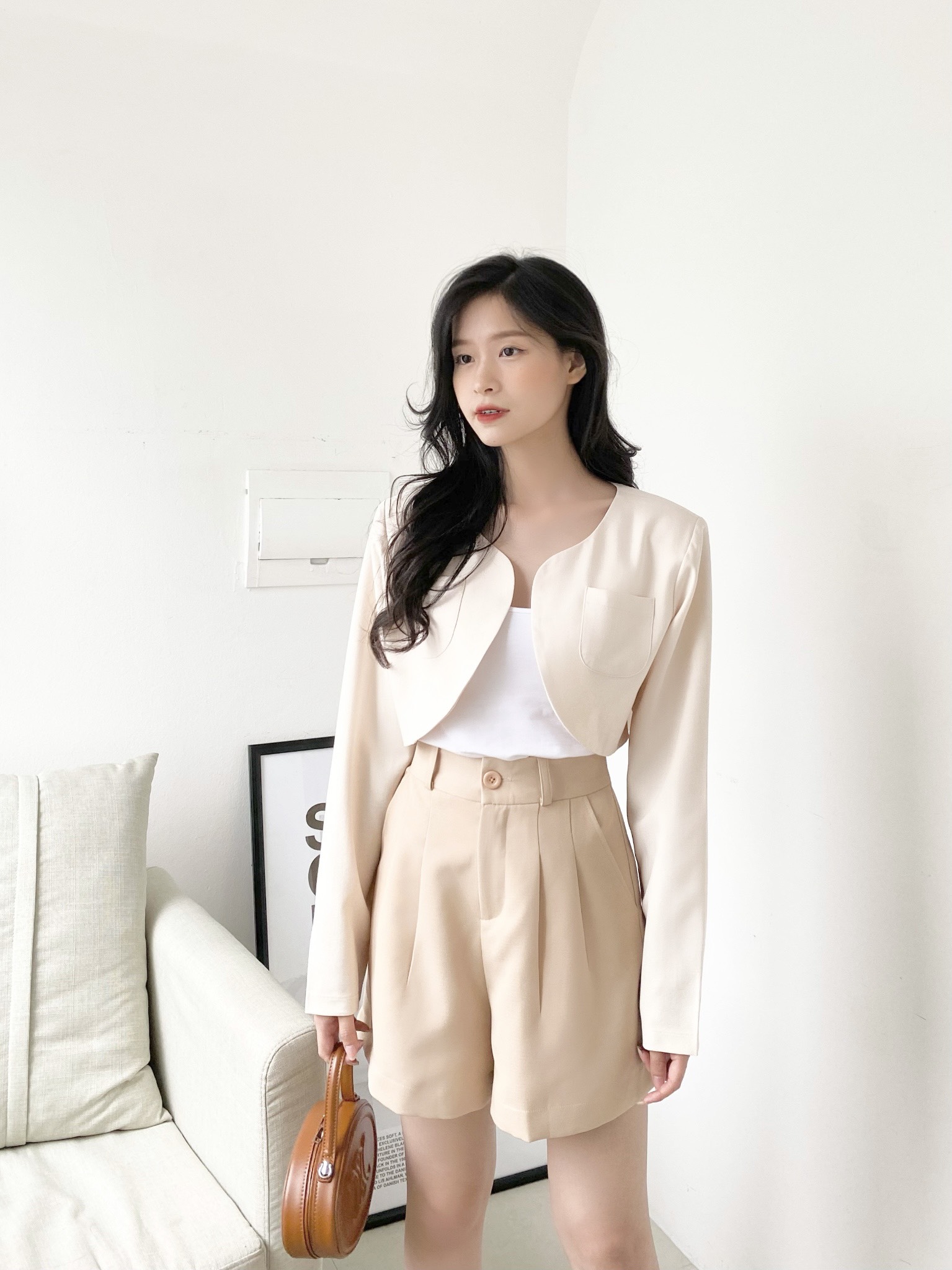 YU CHERRY | Áo khoác nữ mini, tay dài có đệm vai, không nút, tà áo bầu Mini tank top blazer YA428