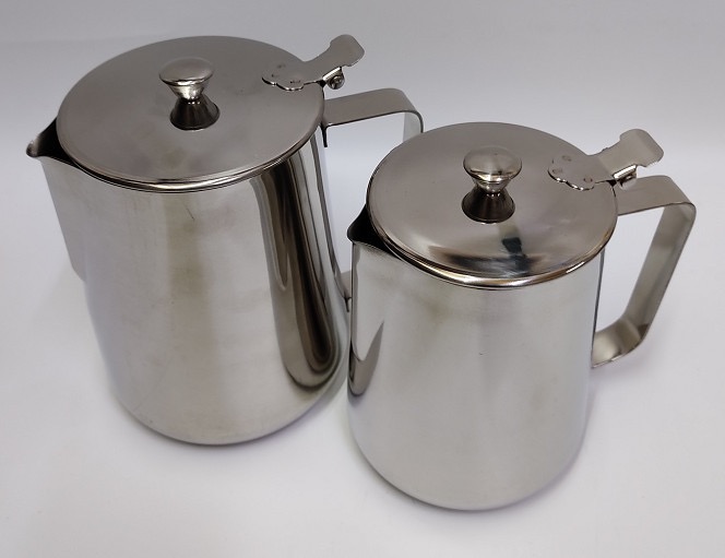 Ca đánh sữa inox có nắp 1.4 va 1.8 lit