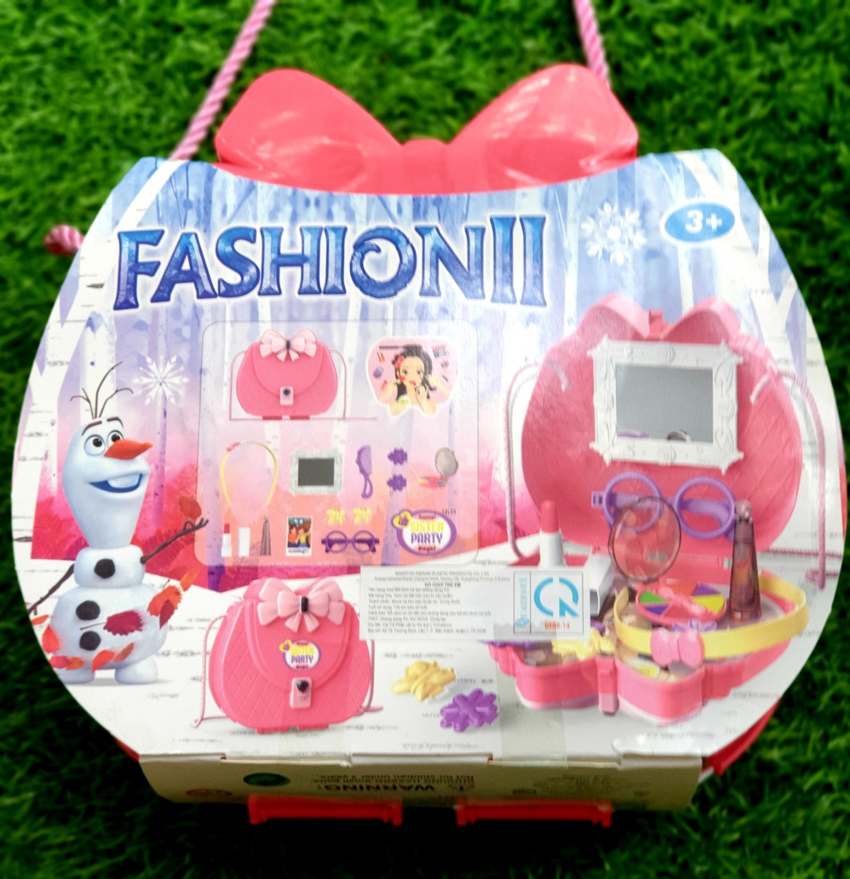 - Hộp đồ chơi Elsa 16 món có dây đeo như túi xách