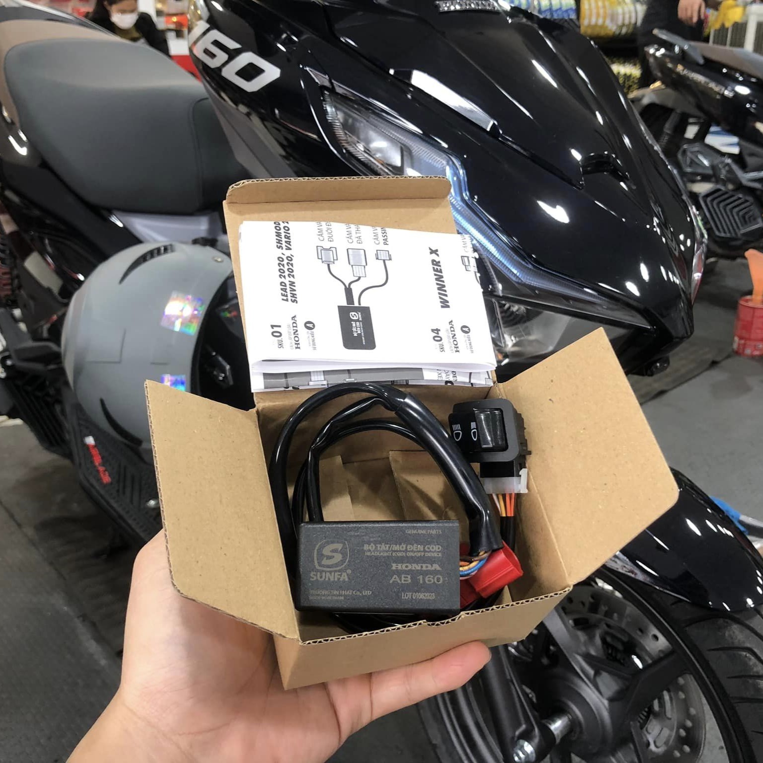 Bộ công tắc đèn Sunfa cho AirBlade 125/160 đời 2022 - 2023 (090035)