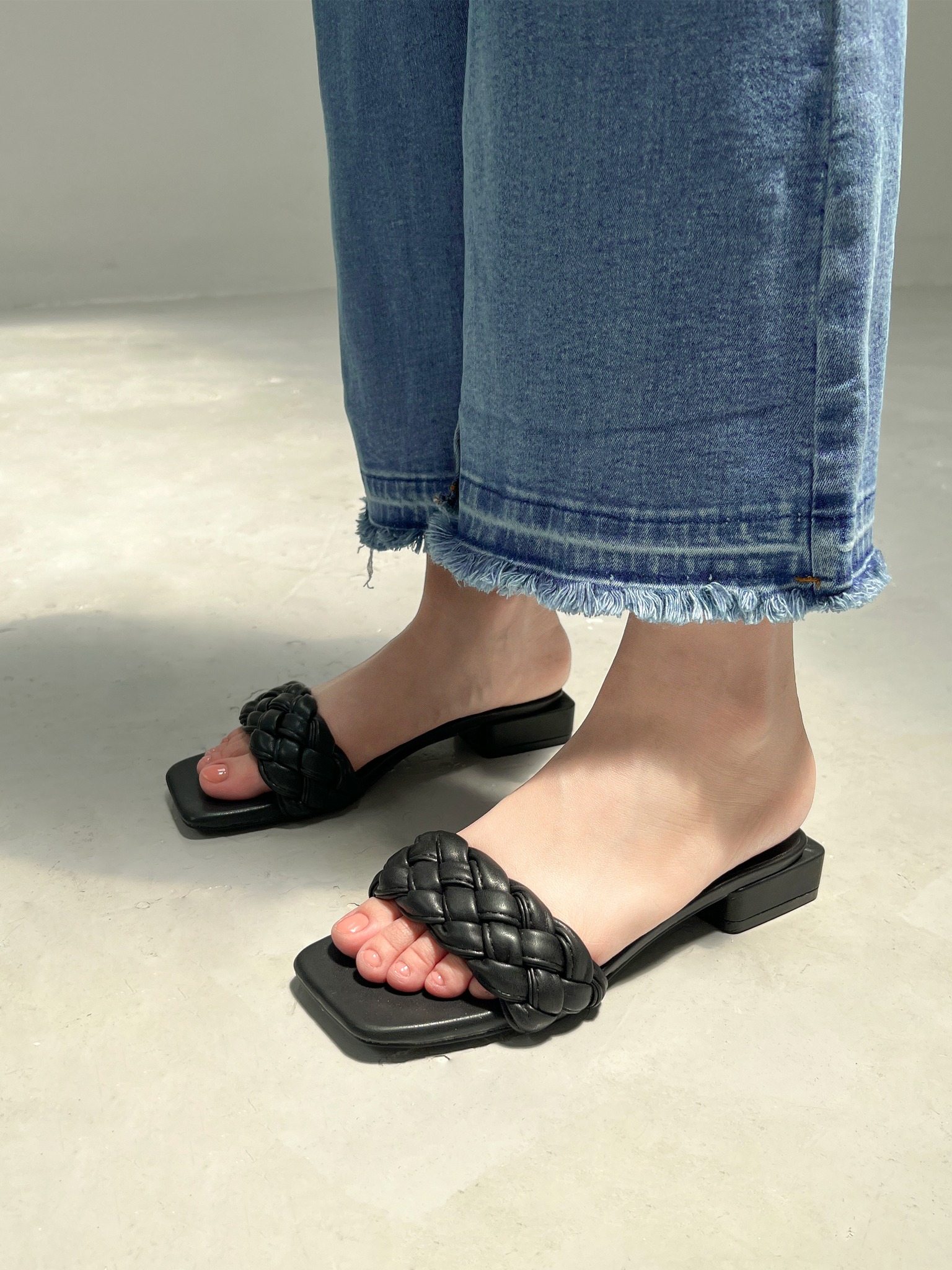 OLV - Dép Black Braided Slide Sandals