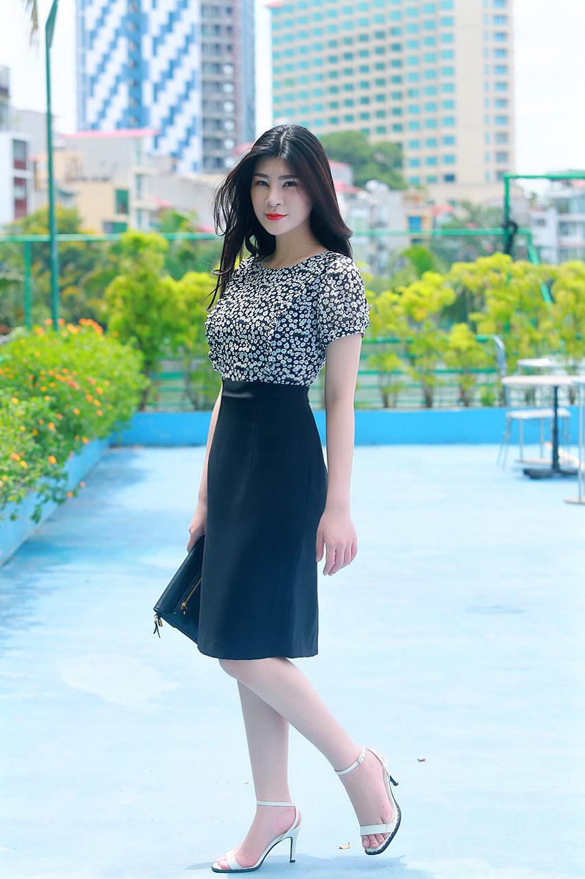 Đầm công sở phối hoa nữ cao cấp EV04