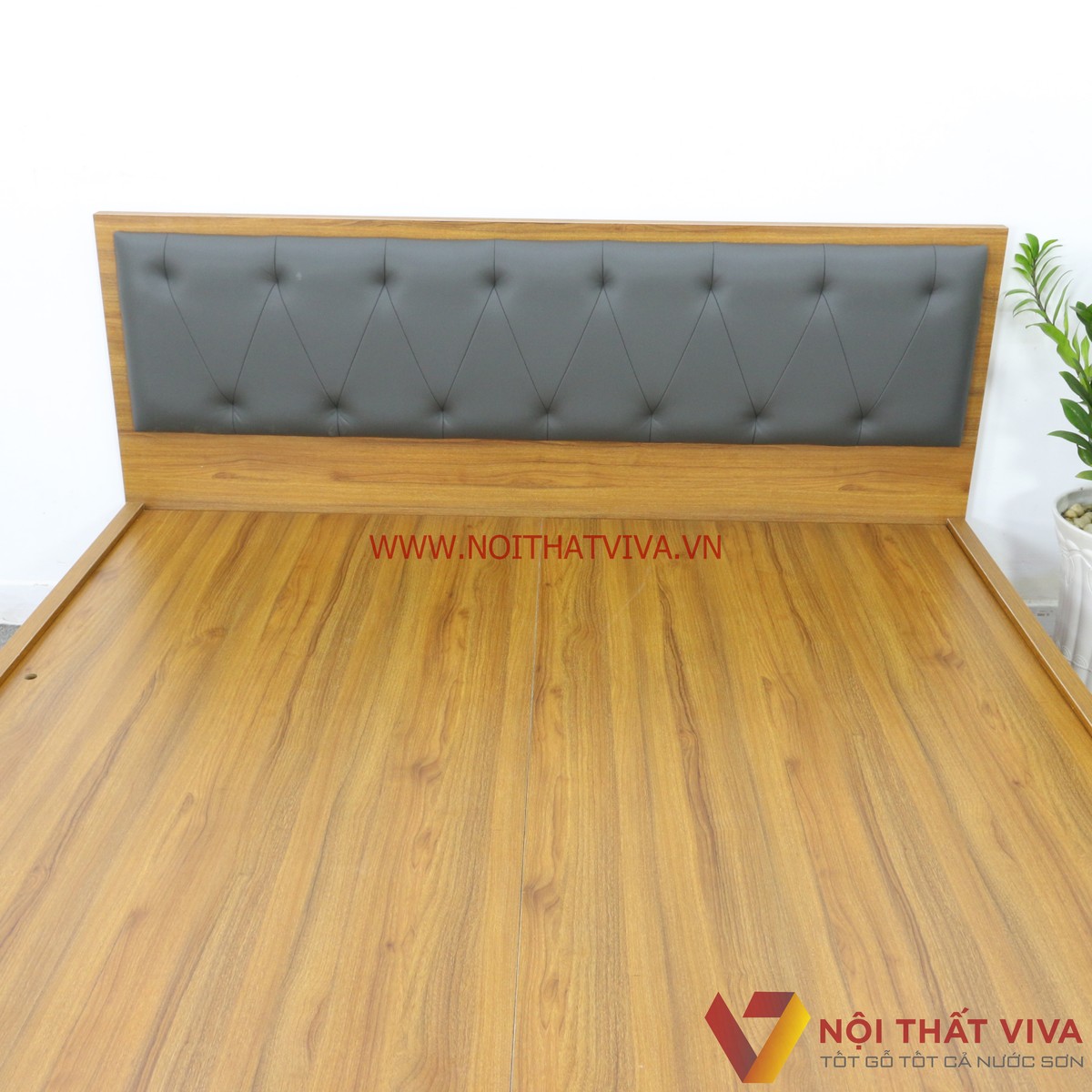Giường Ngủ Gỗ MDF Melamine Màu Vàng Vân Gỗ Có Đầu Nệm Đen Đẹp Hiện Đại