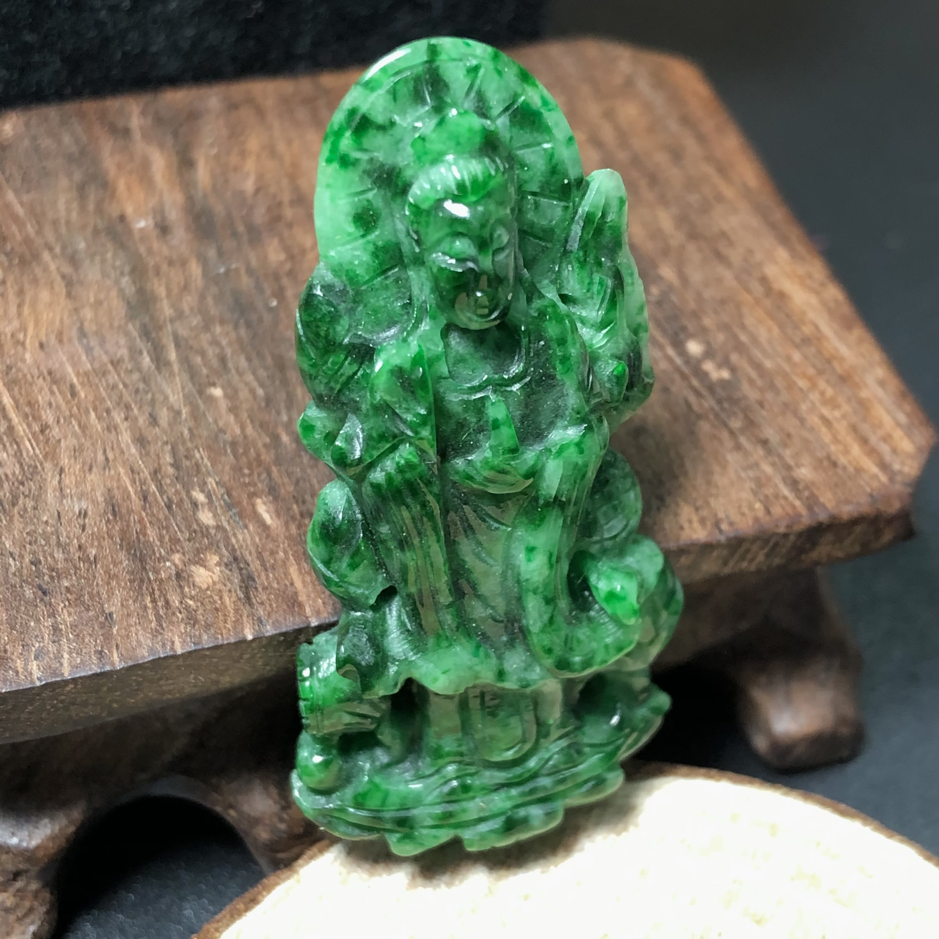 Mặt Phật Bà đứng Cẩm Thạch xanh lí cao cấp