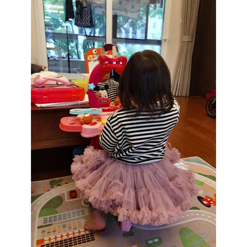 Bộ đồ chơi bàn trang điểm bé gái cỡ lớn gồm nhiều chi tiết kèm ghế ngồi và gương soi
