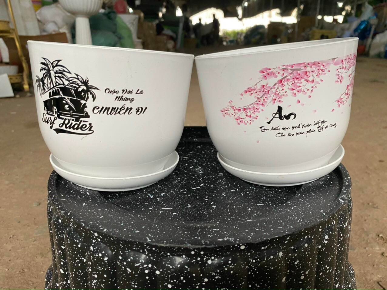 Chậu nhựa trồng cây để bàn xinh xắn rông 18 cm cao 22 cm