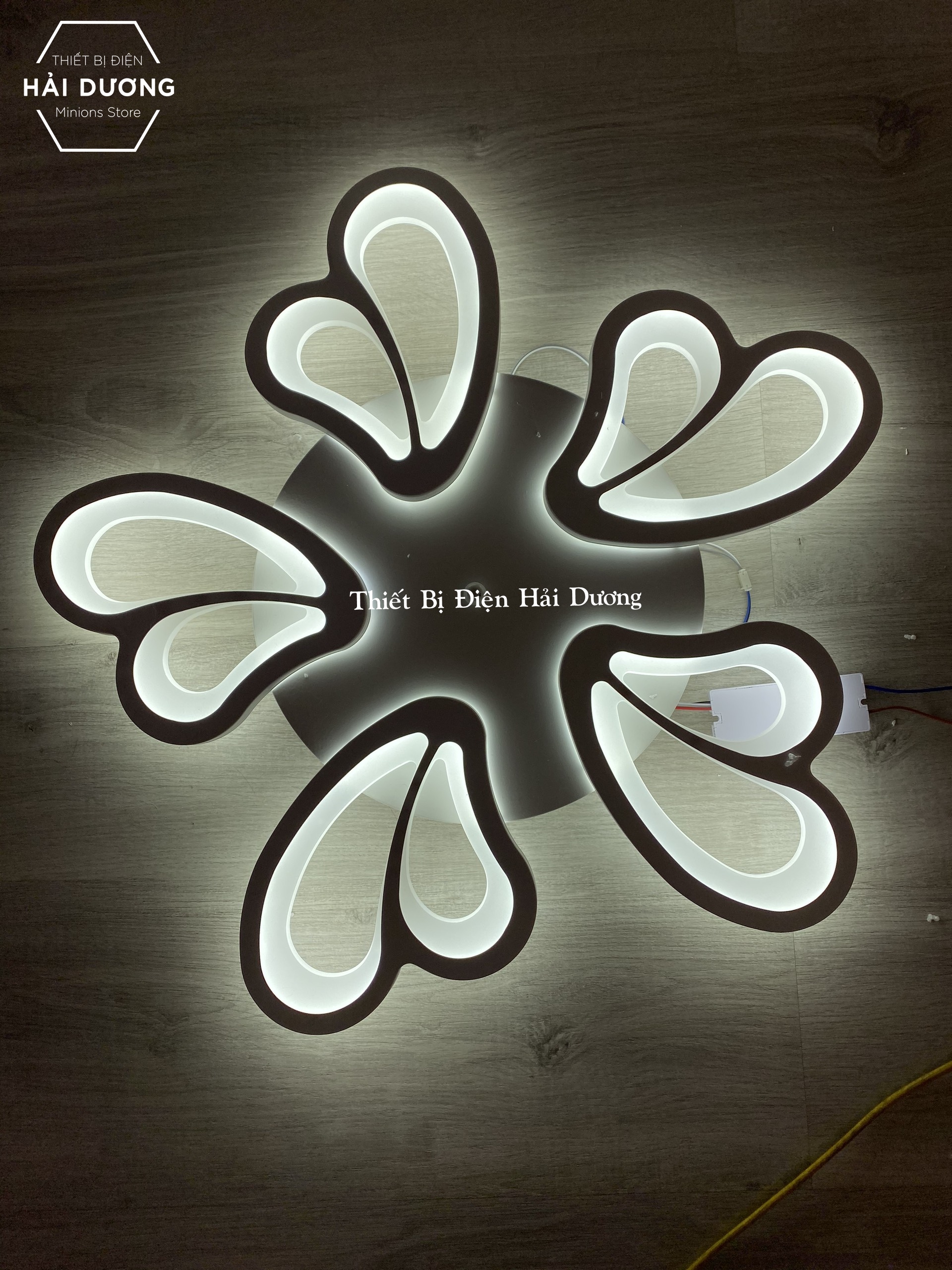 Đèn Ốp Trần Decor 5 Cánh Bướm NT021 - 3 Chế Độ Ánh Sáng - Tăng Giảm Ánh Sáng - Điều Khiển Từ Xa - Kết Nối Điện Thoại