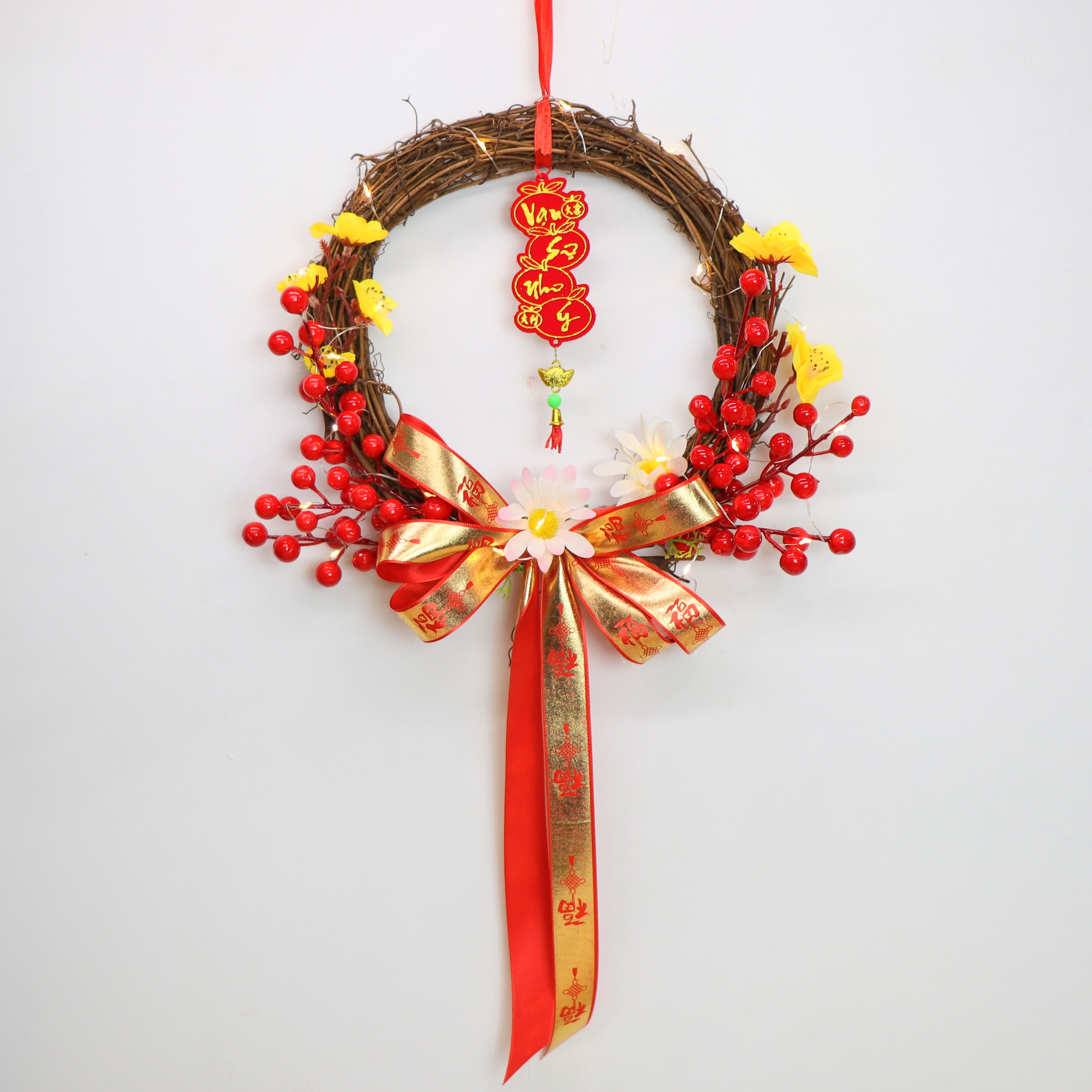 Vòng hoa tết H45, vòng quả đỏ  trang trí tặng kèm đèn