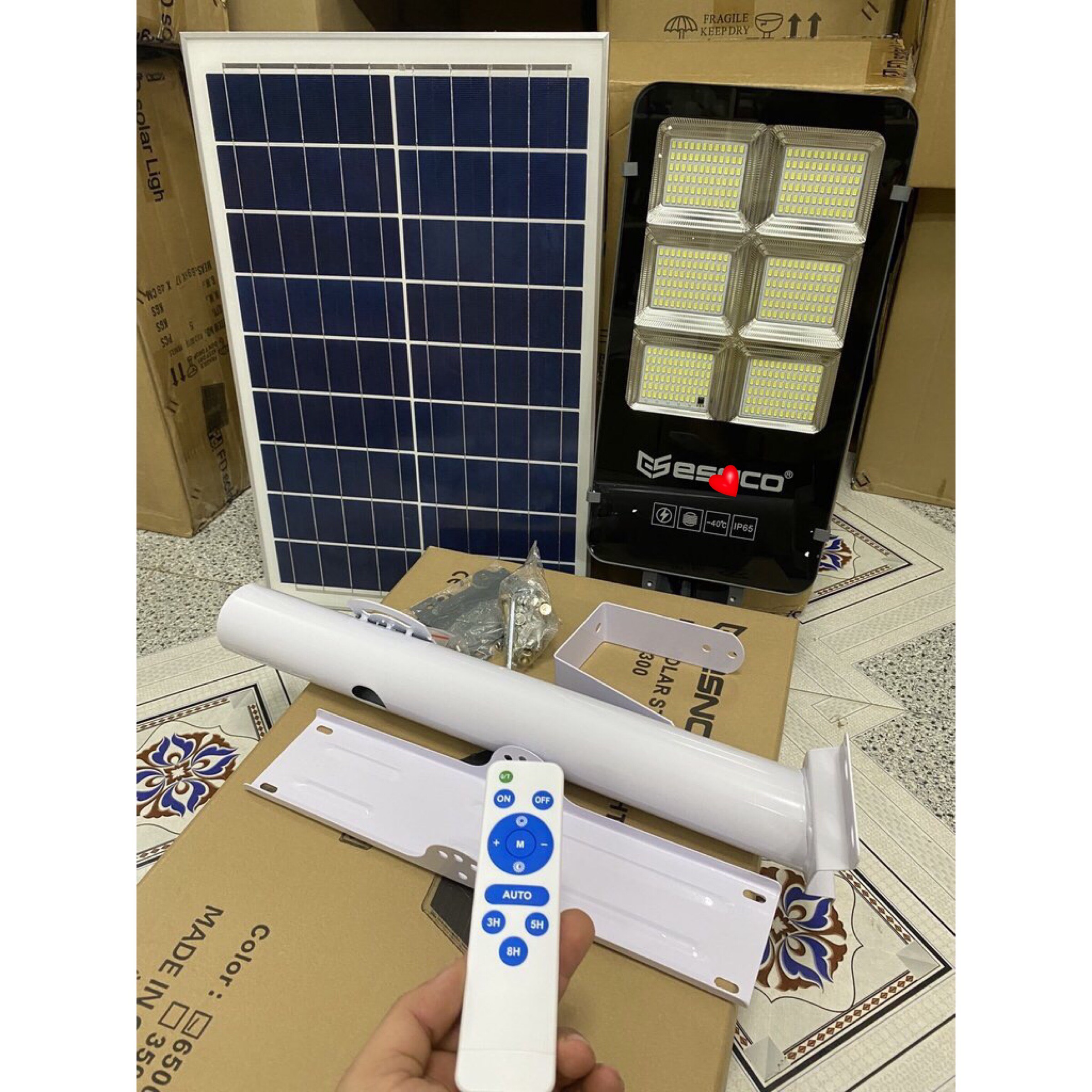 Đèn năng lượng mặt trời 300w, chuyên dành cho công trình nông thôn, sân vườn, trụ cổng, đèn ngoài trời