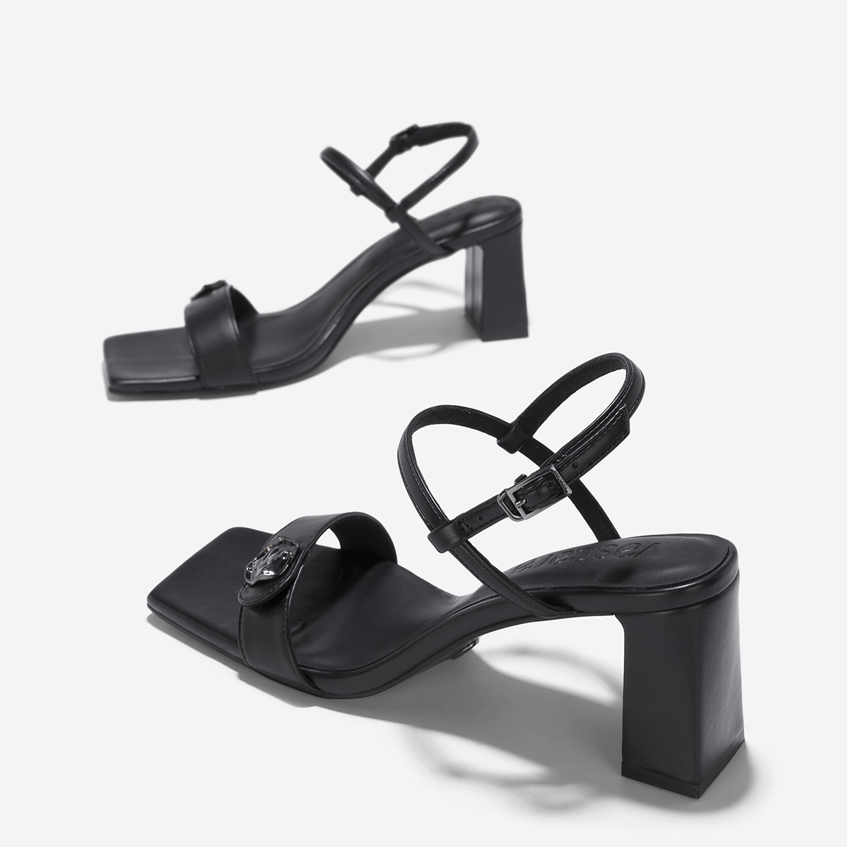 Vascara Giày Sandals Nhấn Khóa Trang Trí - SDN 0791
