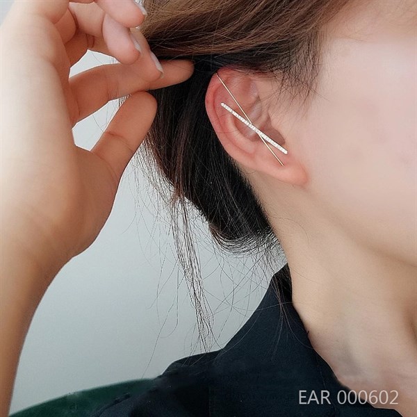 Bông tai thanh xỏ kẹp vành tai đính hạt Korea - Gold