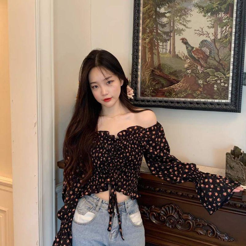Áo trễ vai tay dài bo thun họa tiết hoa