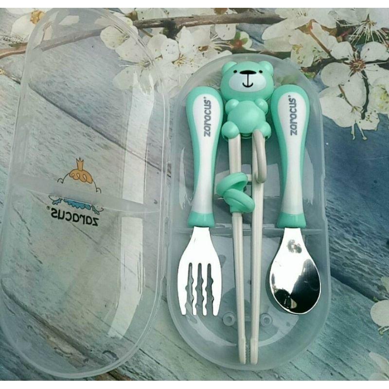 Bộ đũa thìa dĩa tập ăn cho trẻ em hình gấu dễ thương kèm hộp đựng