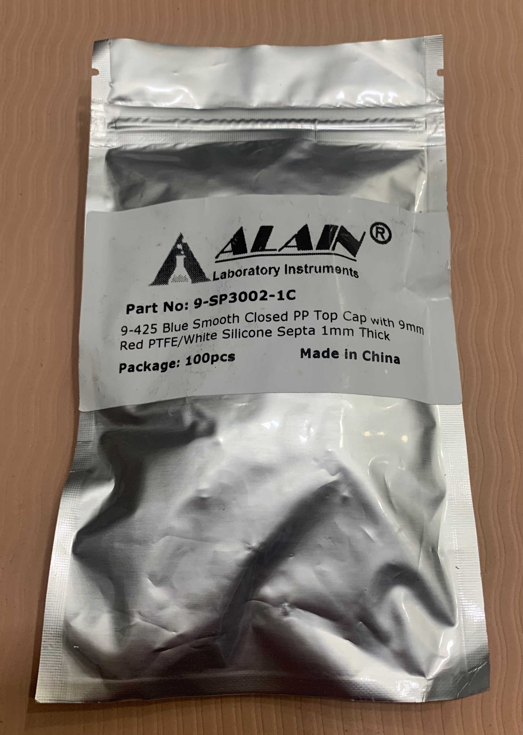 Chai thủy tinh 1,5ml + Nắp vặn xanh 9mm, 100 cái hộp, Alain TQ