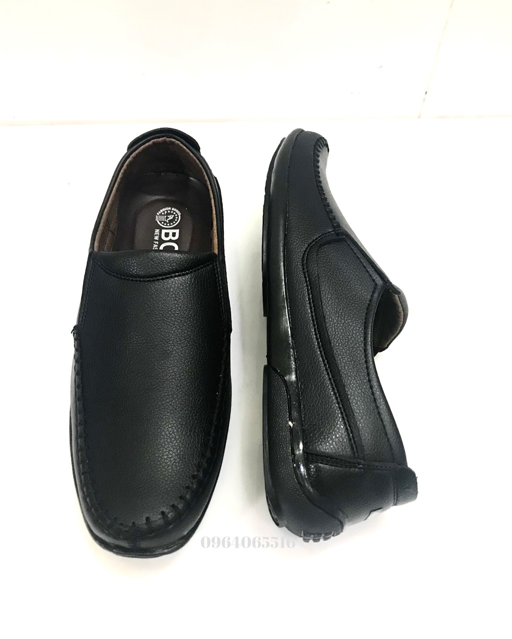 Giày lười nam kiểu dáng đẹp..da mềm... màu đen ..size từ 38-43..đế khâu sẵn rất chắc chắn...Mã GM 02