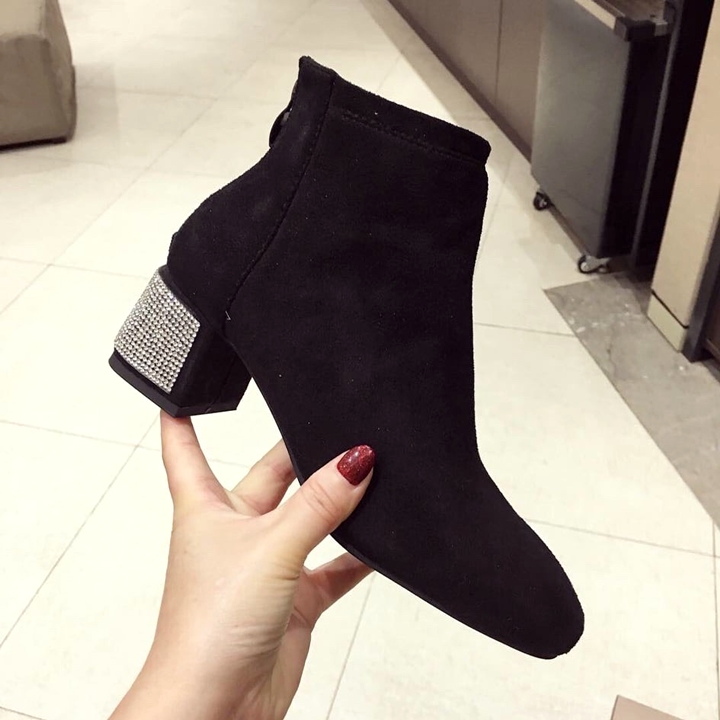 Giày boots nữ cổ ngắn da lộn gót trụ đính đá cao 5cm mã C19