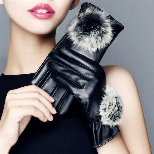 Gang tay da cảm ứng nữ có quả bông