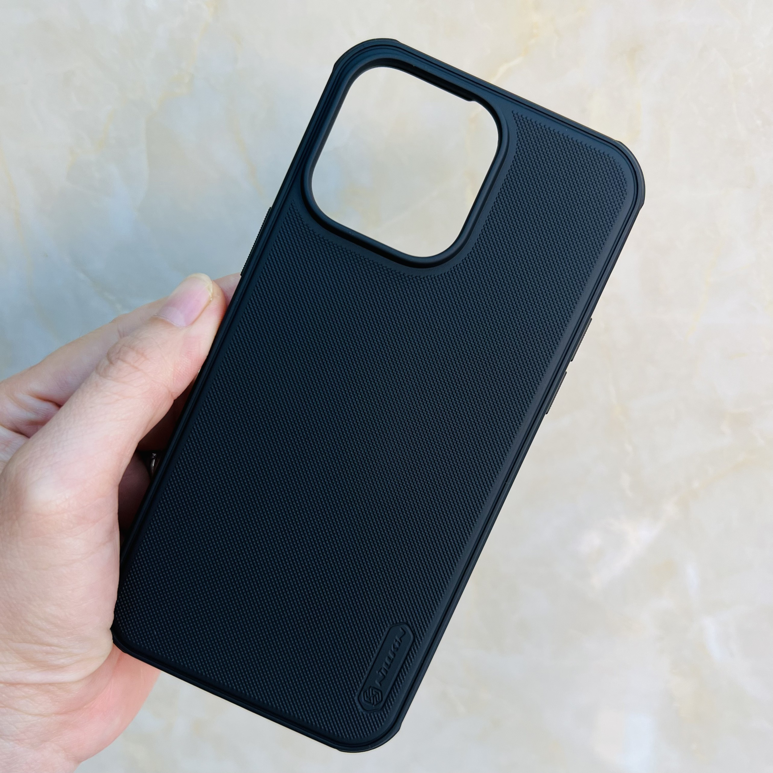 Ốp lưng Nillkin Frosted Shield iPhone 14 Pro Max - hàng chính hãng